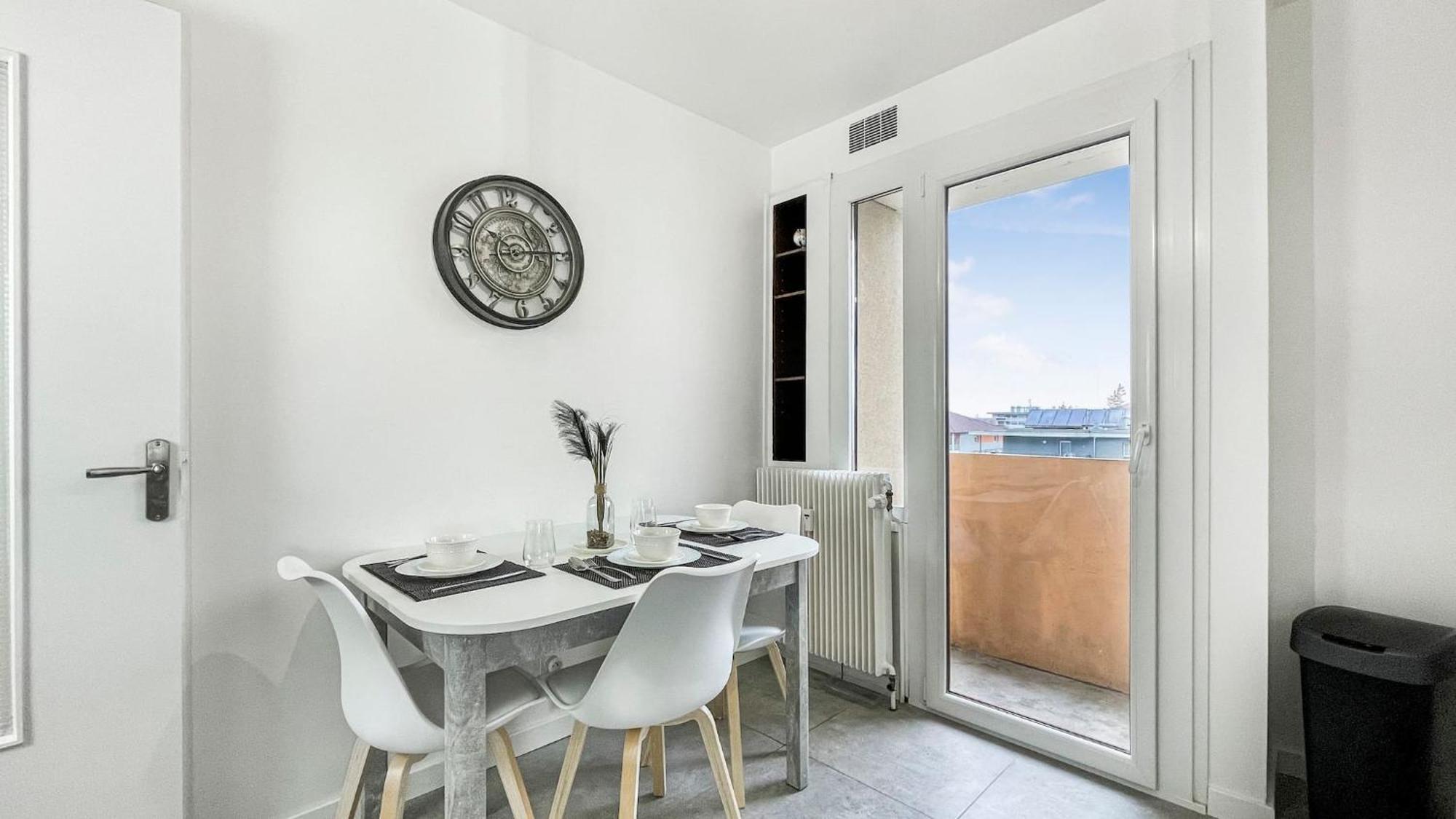 Homey La Coloc Mugi - Colocation Haut De Gamme - Chambres Privees - Balcon - Wifi Et Netflix - Proche Transports Commun Annemasse Luaran gambar